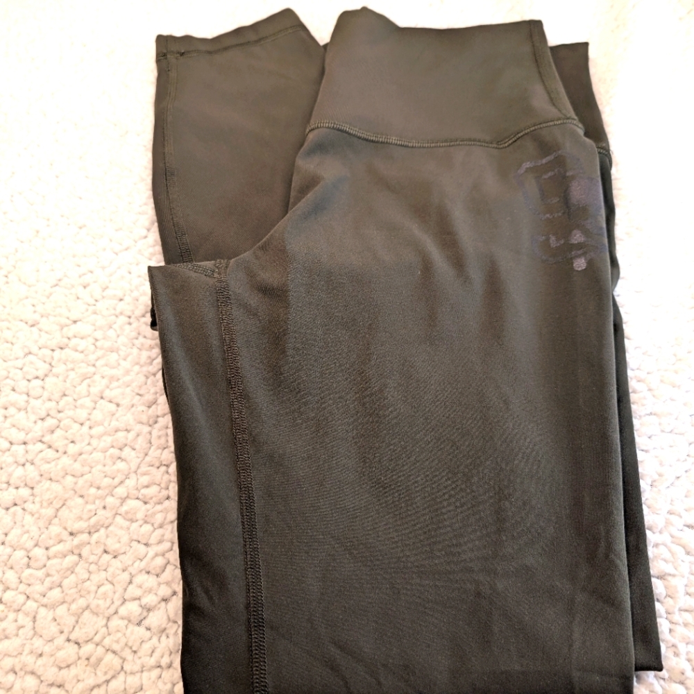 Lululemon X Soul Cycle 25" Inseam/Waist Olive  Leggings with Skull & Crossbones